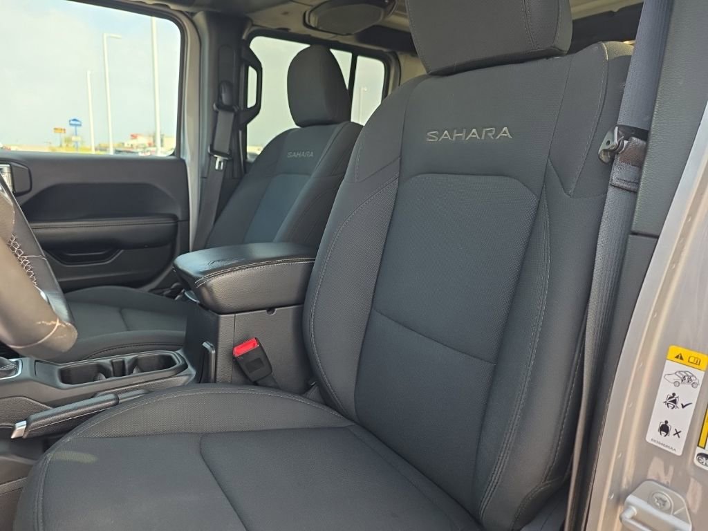 Used 2019 Jeep Wrangler Unlimited Sahara image 15