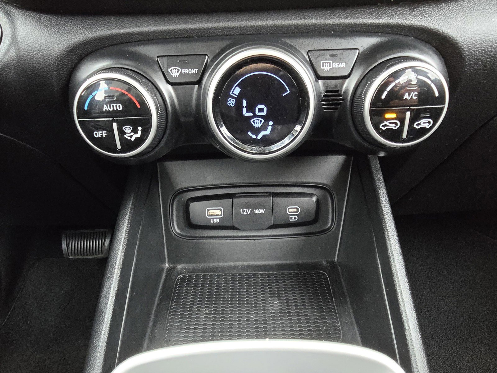 Certified 2024 Hyundai Venue SEL image 21