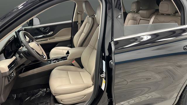Used 2024 Lincoln Corsair AWD image 13