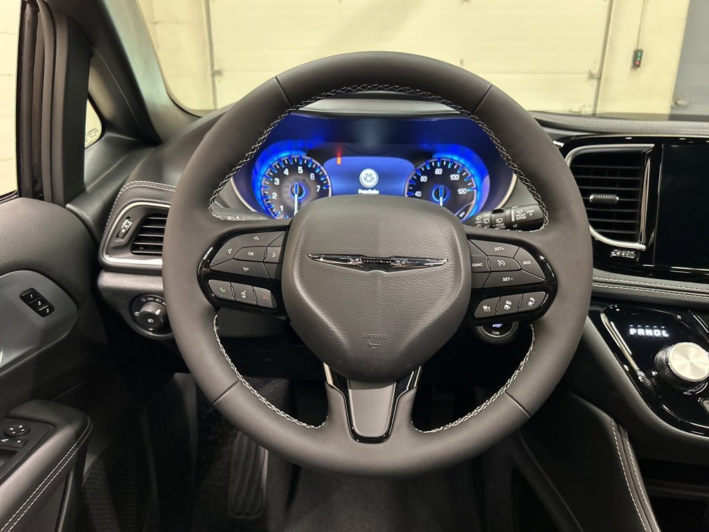 New 2026 Chrysler Pacifica Limited image 17