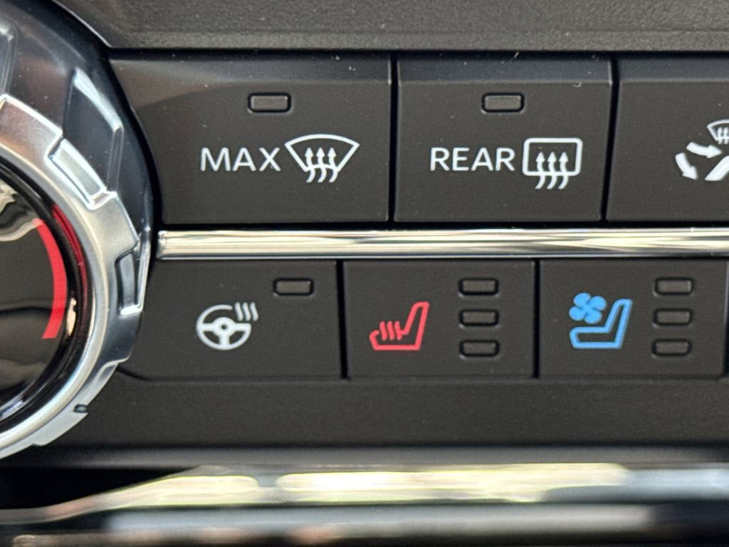 New 2026 Ford F350 Lariat w/ Black Appearance Package image 32