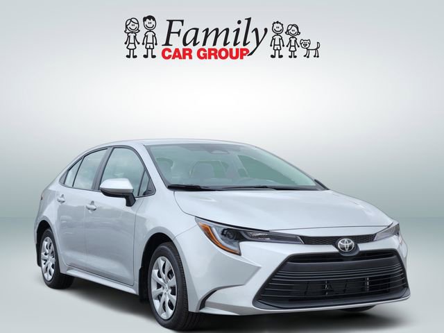 Used 2026 Toyota Corolla LE FWD image 2