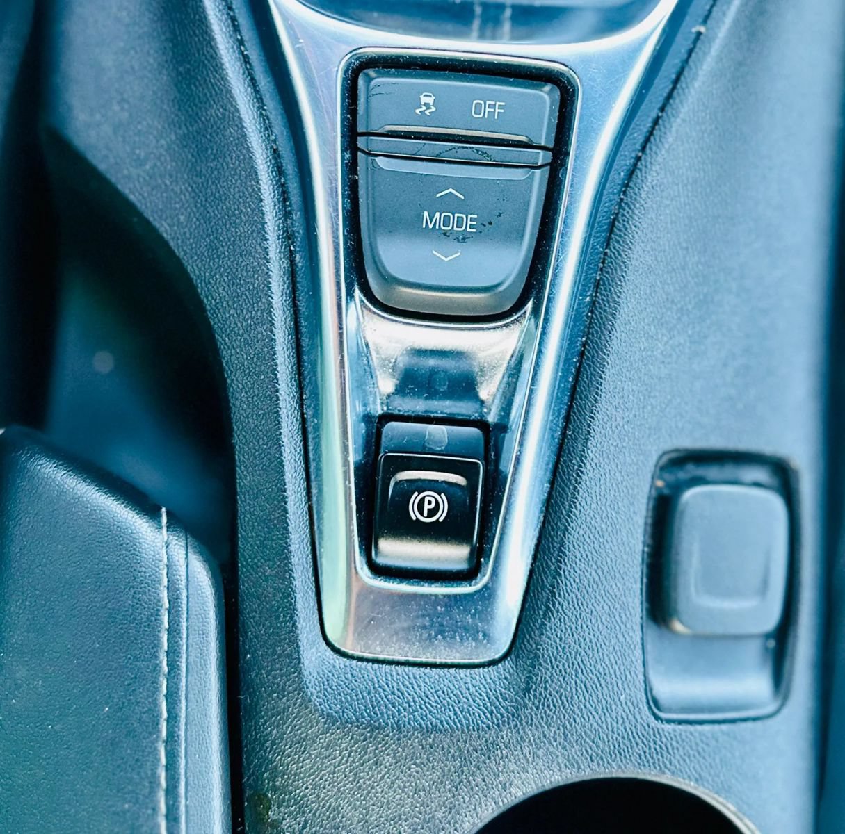 Used 2020 Chevrolet Camaro LT RWD image 14