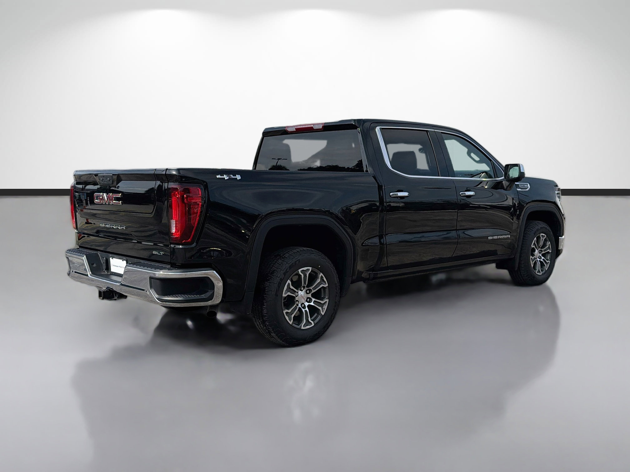 Used 2025 GMC Sierra 1500 SLT AWD/4WD image 3