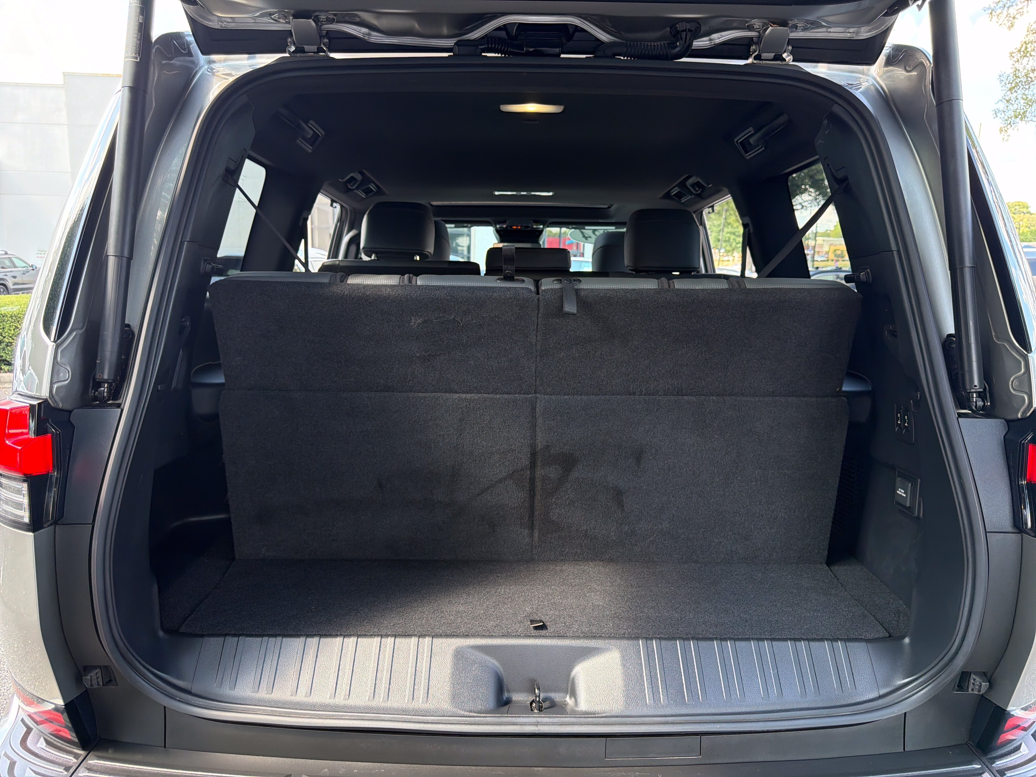 Used 2024 Lexus GX 550 w/ Accessory Package (31) AWD/4WD image 32