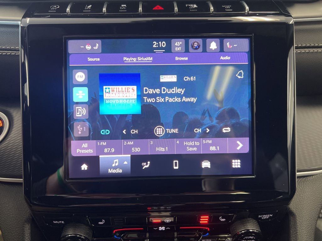 New 2025 Jeep Grand Cherokee Altitude image 16