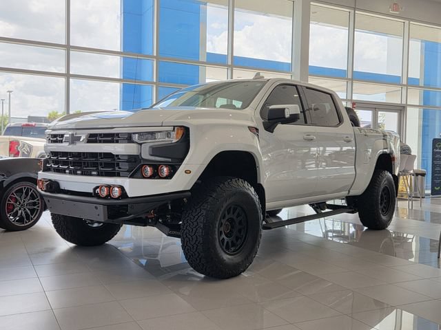 Used 2025 Chevrolet Silverado 1500 LTZ AWD/4WD image 2