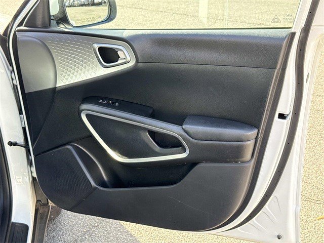 Certified 2023 Kia Soul LX w/ LX Technology Package image 8