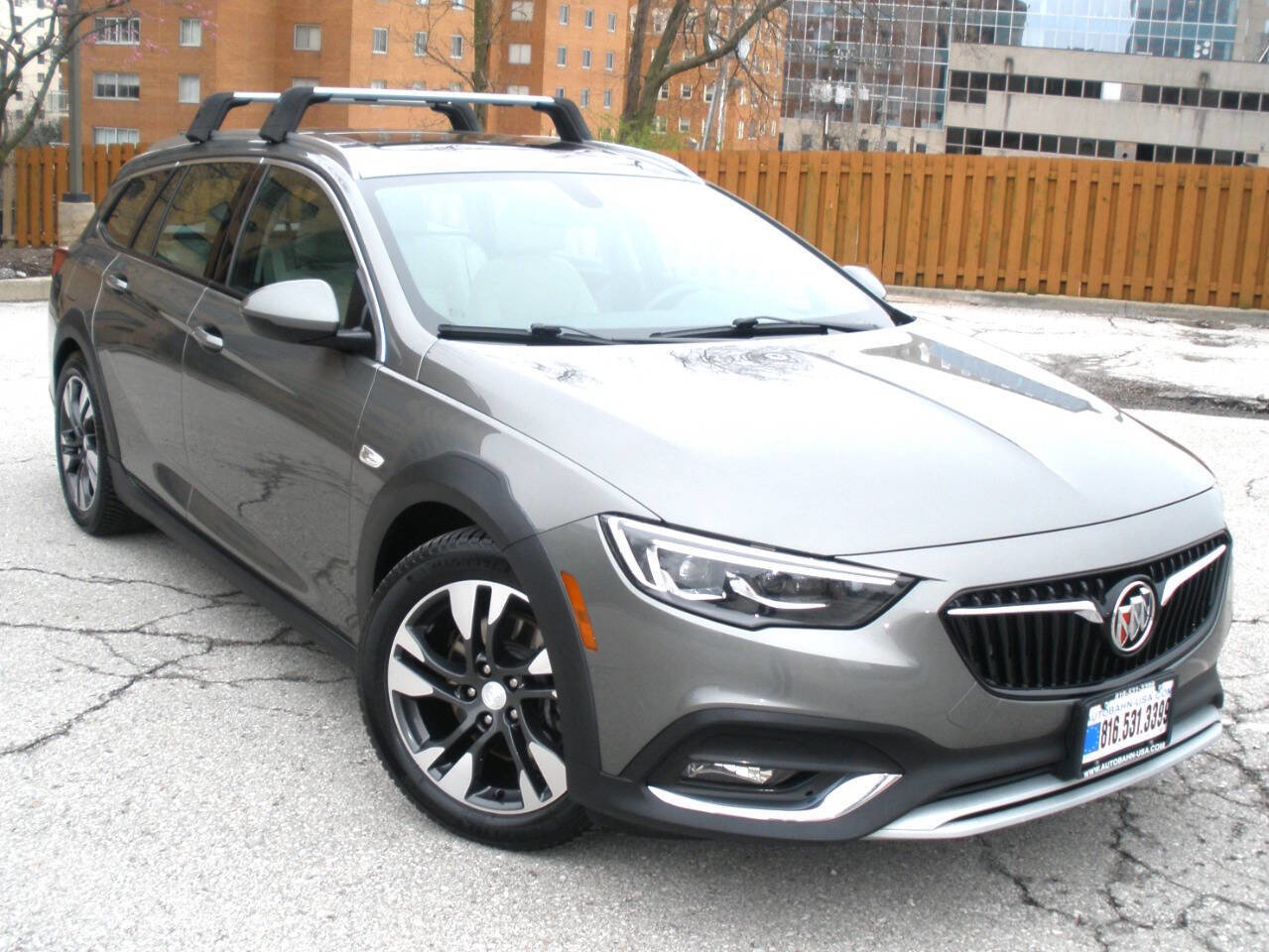 Used 2019 Buick Regal Essence w/ Driver Confidence Package I image 2