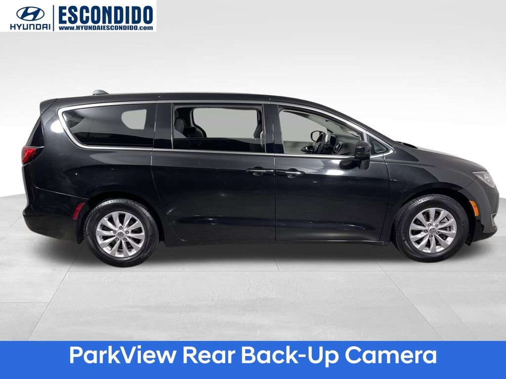 Used 2019 Chrysler Pacifica Touring Plus image 6