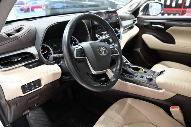 Used 2022 Toyota Highlander Platinum image 24