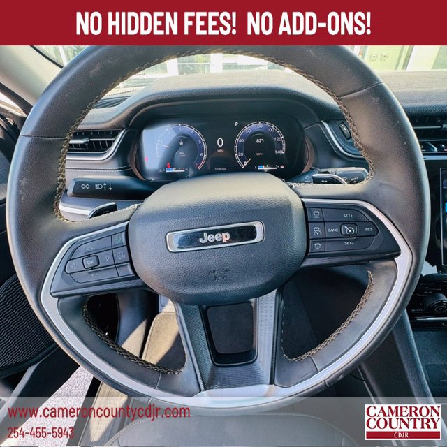 Used 2023 Jeep Grand Cherokee Laredo w/ Luxury Tech Group I RWD image 18