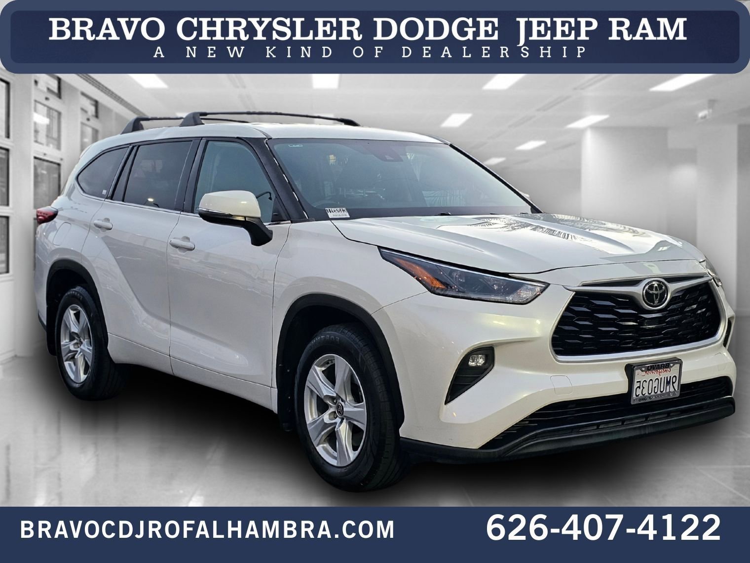 Used 2021 Toyota Highlander LE image 1