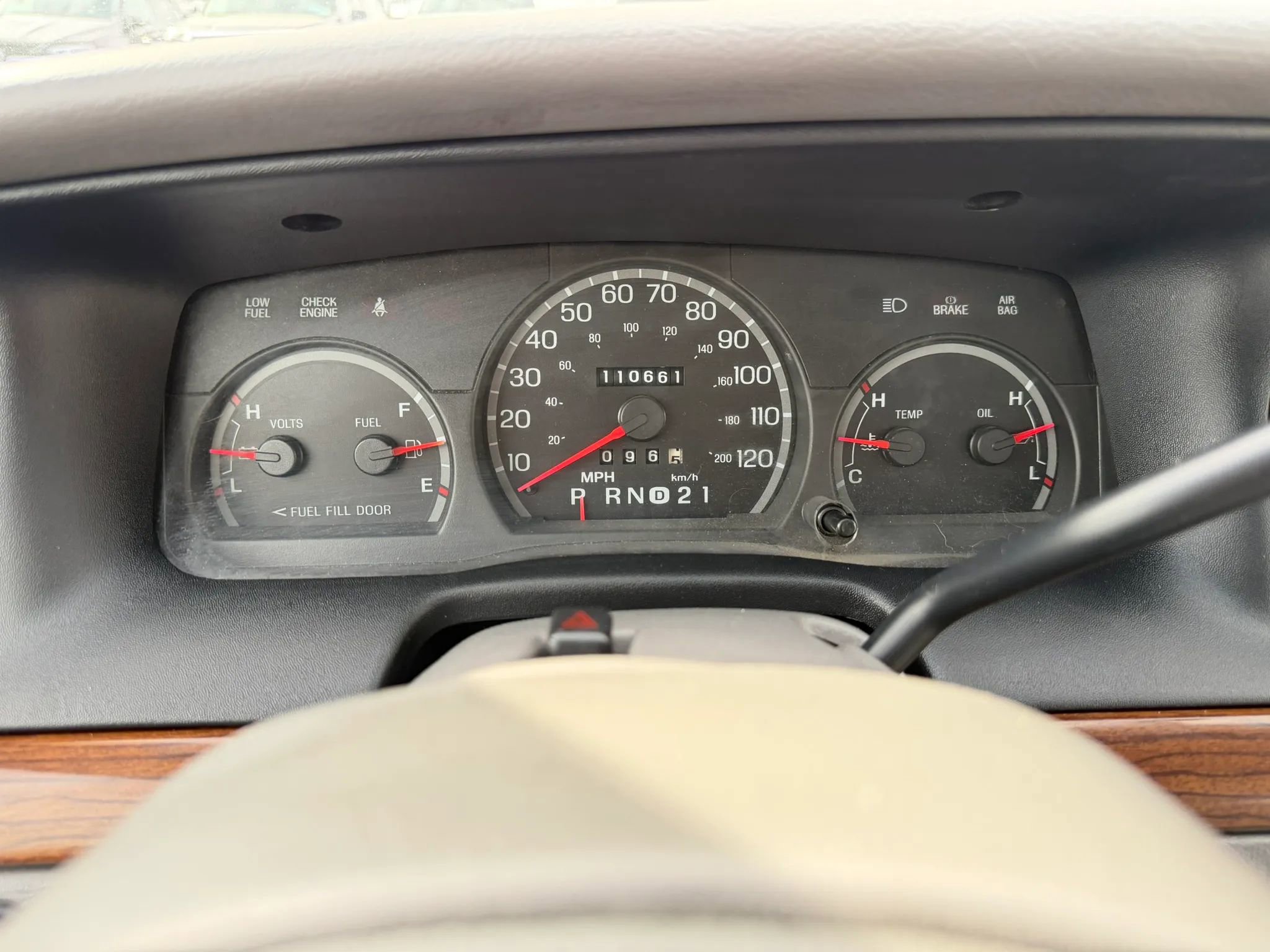 Used 2002 Ford Crown Victoria LX RWD image 11