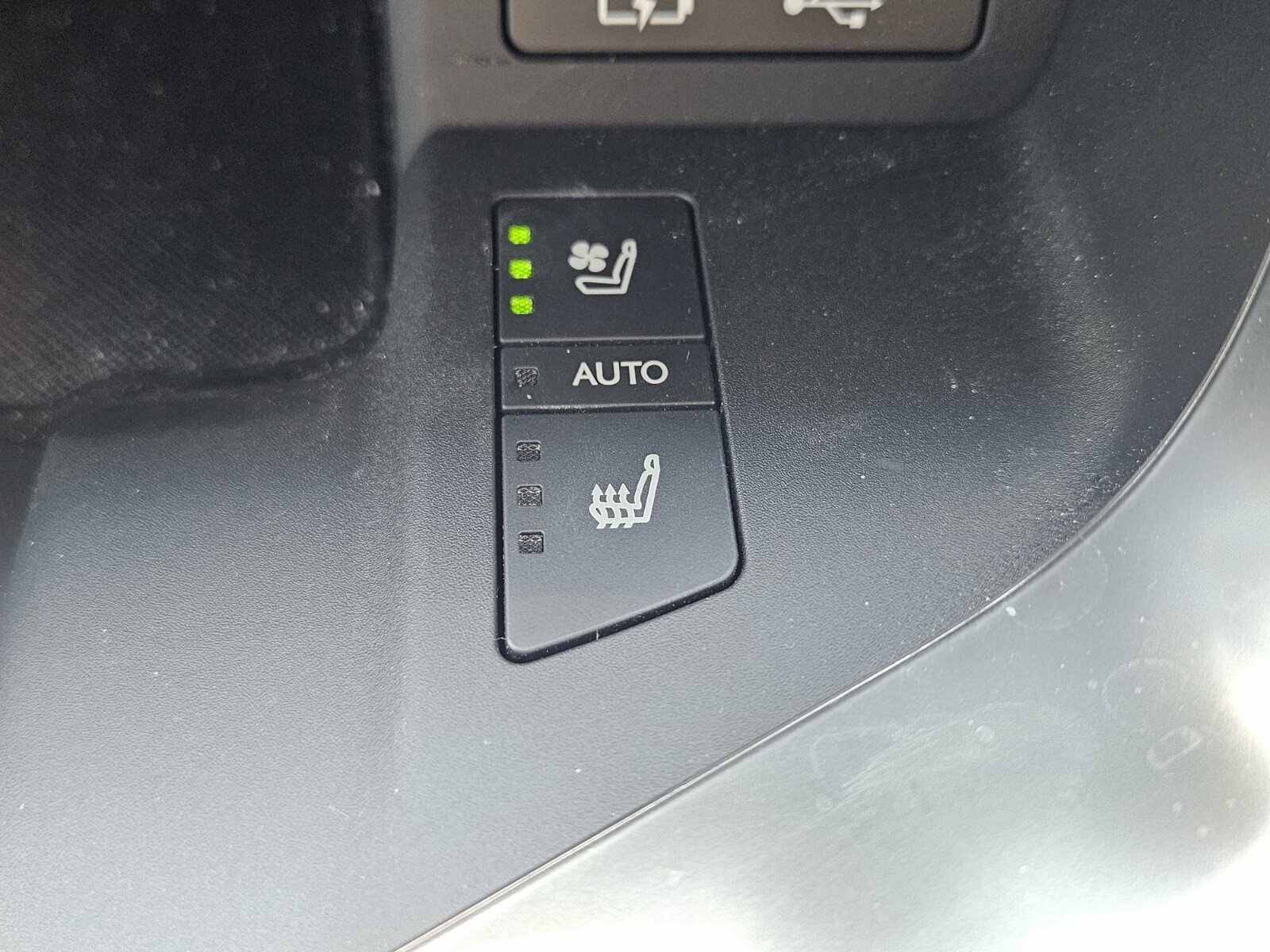 Used 2023 Lexus LX 600 4WD w/ Appearance Package image 28