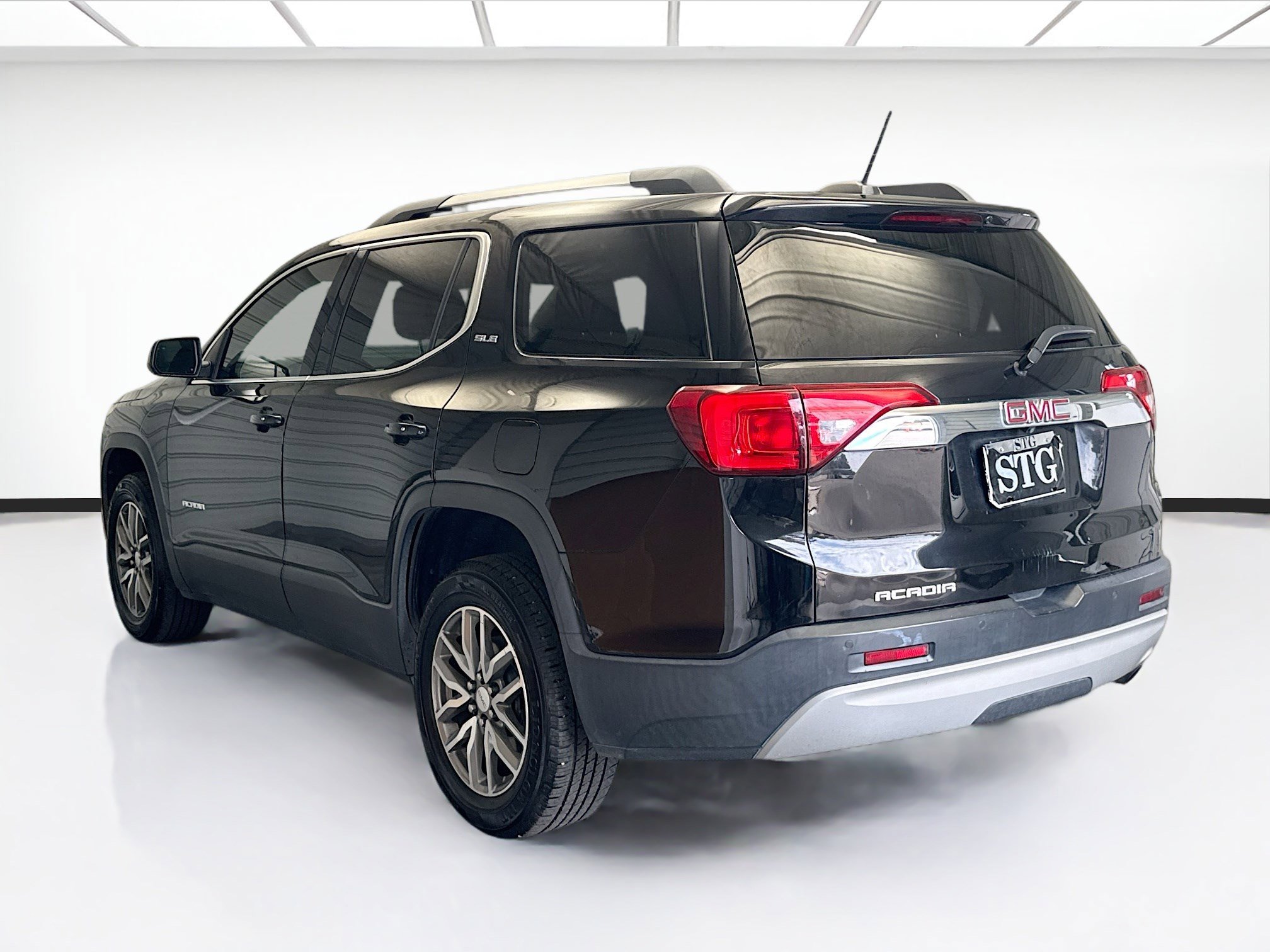 Used 2017 GMC Acadia SLE w/ Driver Alert Package I image 6