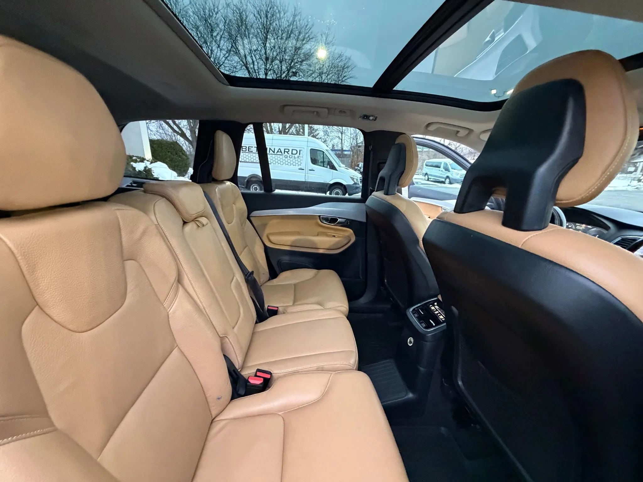 Used 2016 Volvo XC90 T8 Momentum w/ Vision Package image 23