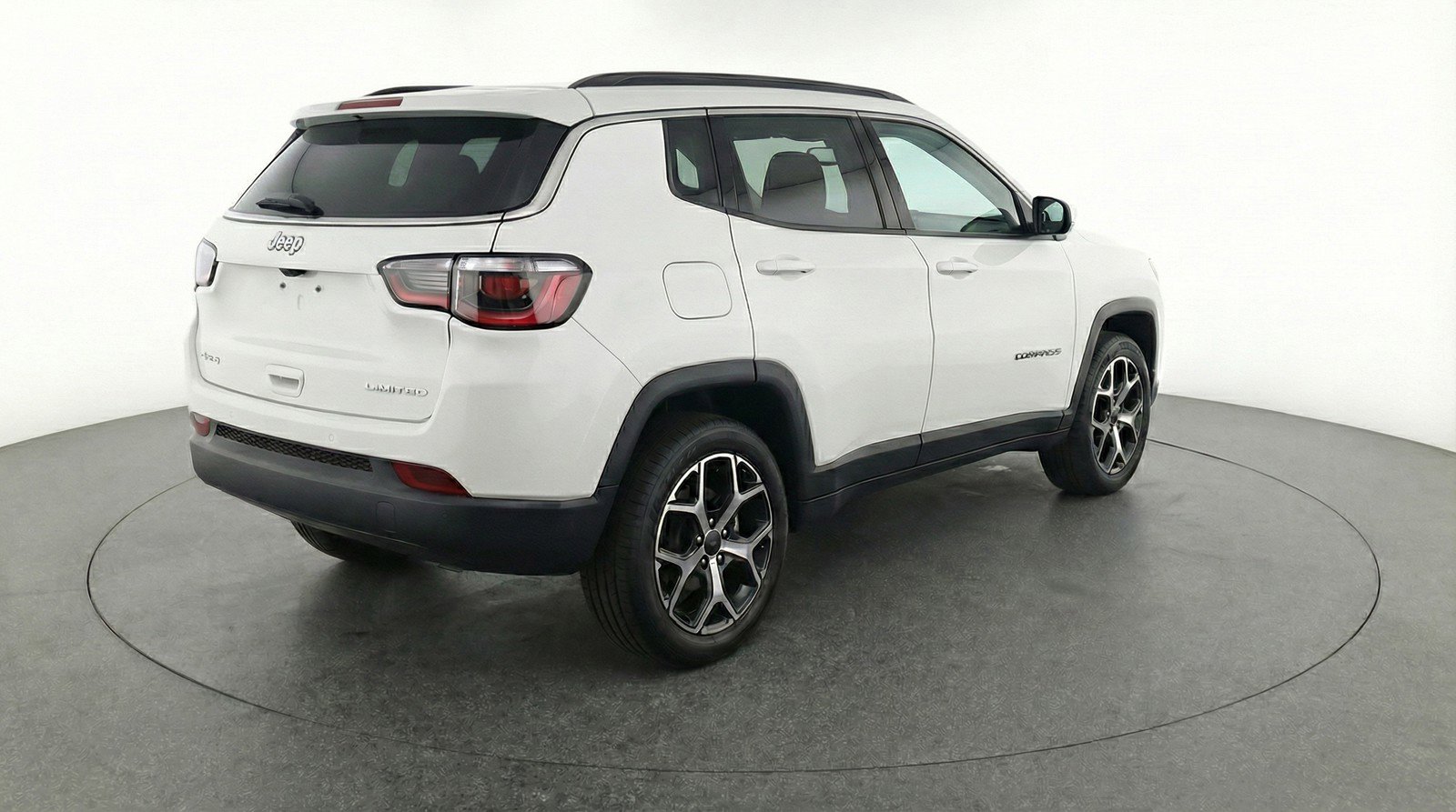 Used 2025 Jeep Compass Latitude AWD/4WD image 9
