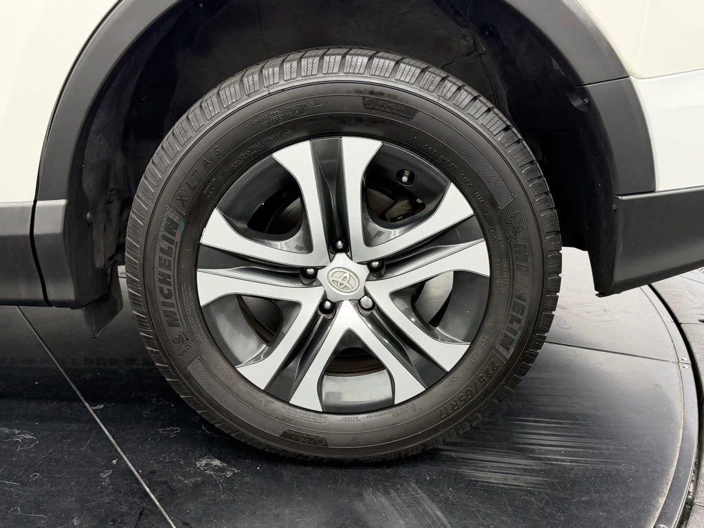 Used 2018 Toyota RAV4 LE AWD/4WD image 16