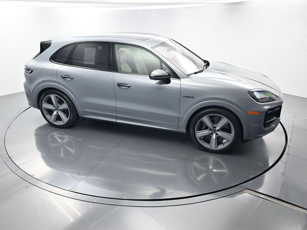 Used 2025 Porsche Cayenne Turbo image 46