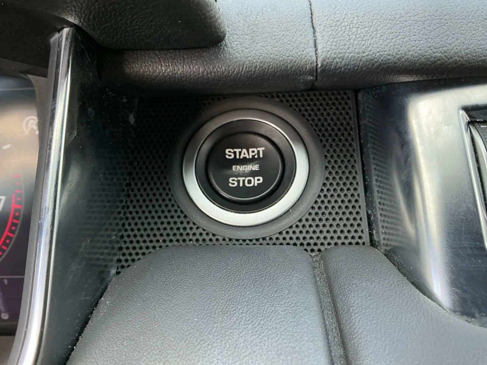 Used 2020 Land Rover Range Rover Sport HSE Dynamic image 34