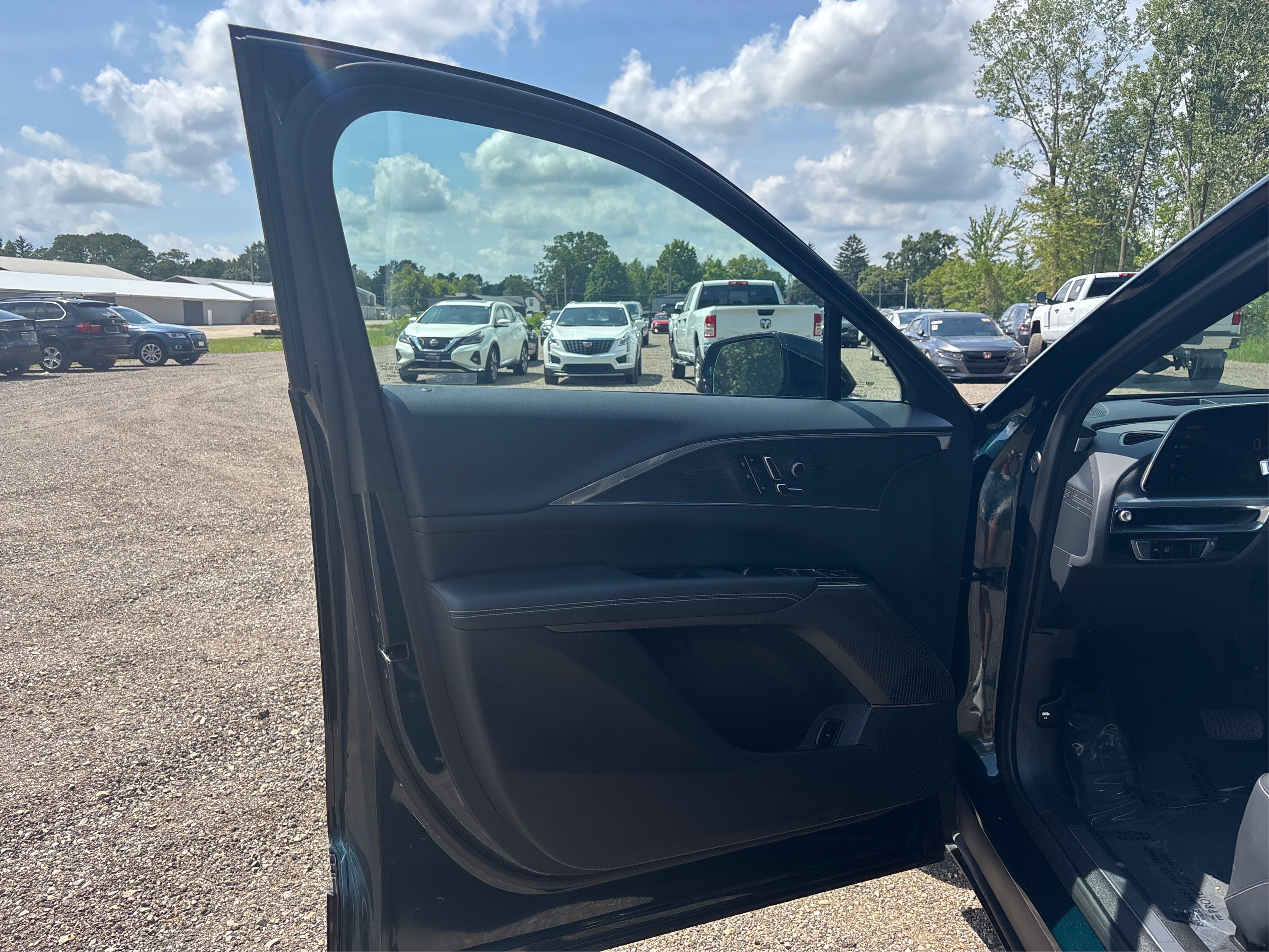 Used 2024 Cadillac Lyriq Luxury image 23