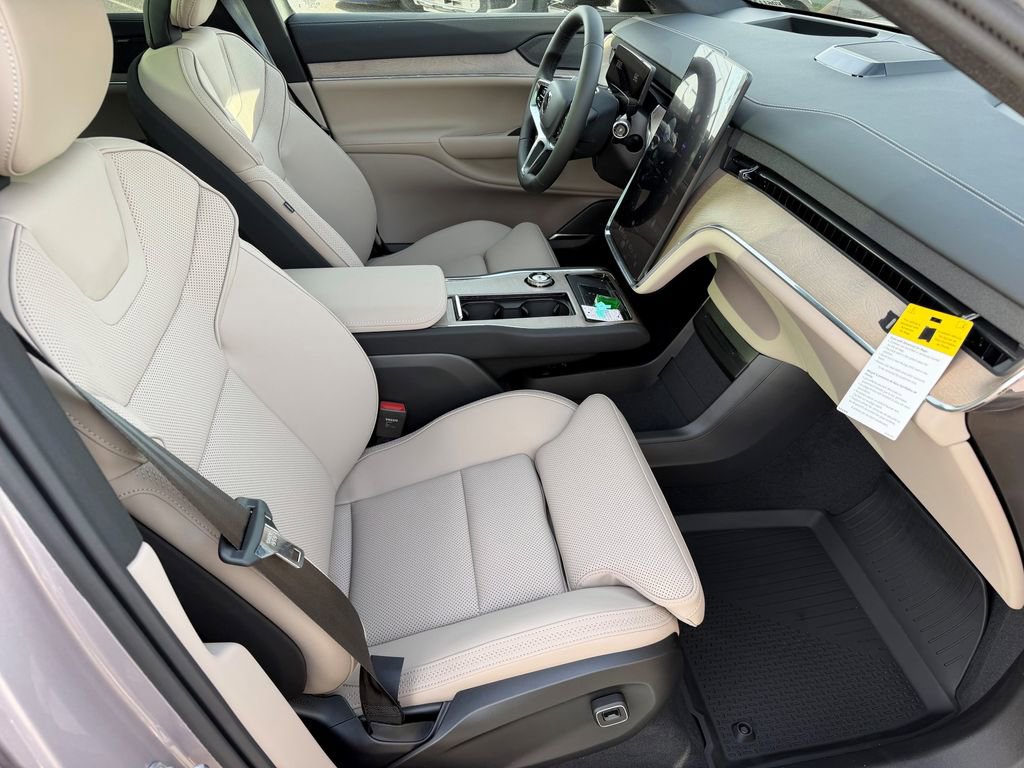 New 2026 Volvo EX90 Plus AWD/4WD image 10