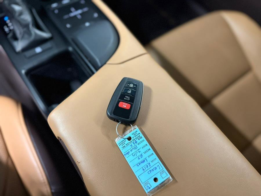 Used 2019 Lexus ES 350 w/ Premium Package image 38
