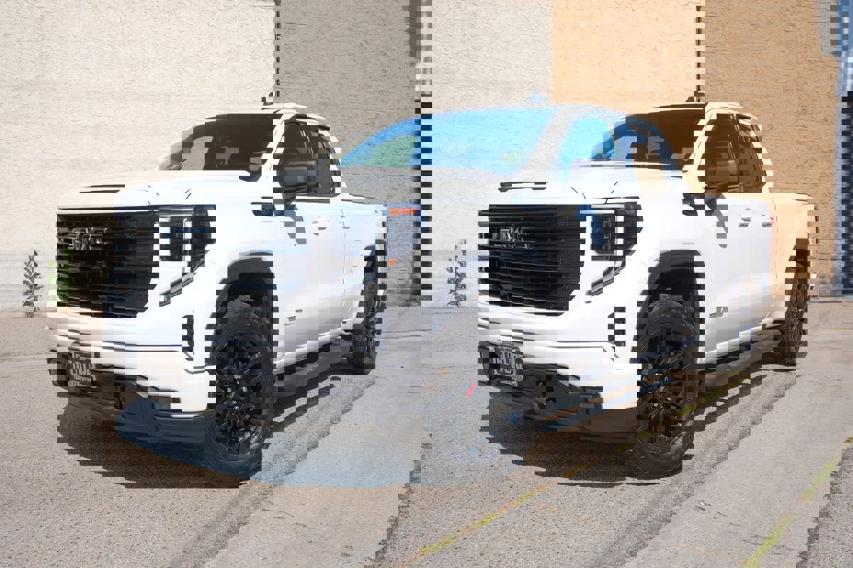 Used 2023 GMC Sierra 1500 Elevation image 1