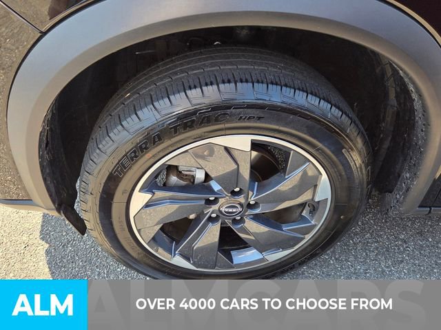 Used 2025 Nissan Rogue SV image 2