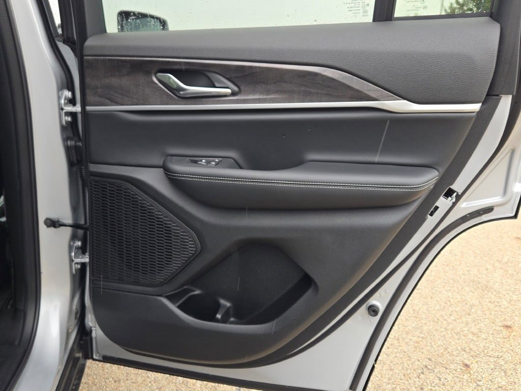 New 2025 Jeep Grand Cherokee Limited w/ MOPAR Finishing Package image 13