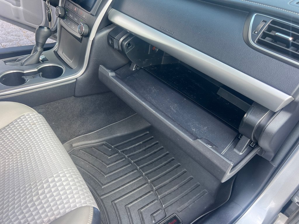 Used 2015 Toyota Camry SE FWD image 21