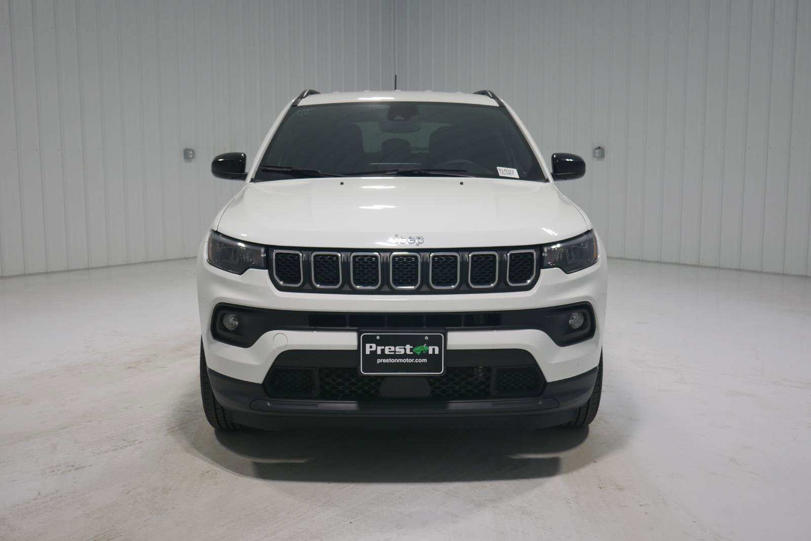 Used 2024 Jeep Compass Latitude image 2