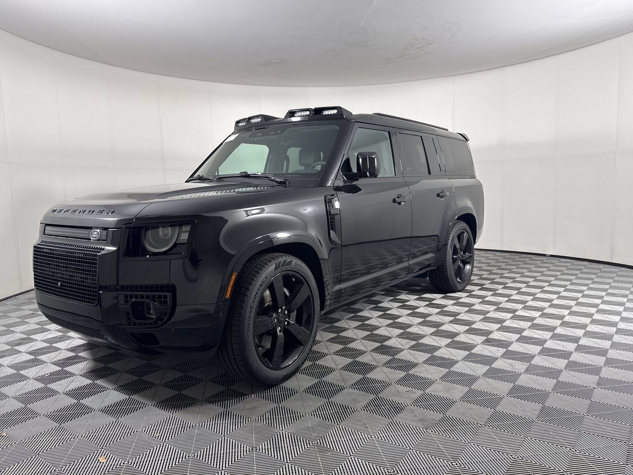 New 2026 Land Rover Defender 130 X-Dynamic SE AWD/4WD image 1