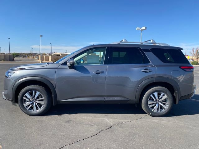 New 2025 Nissan Pathfinder SL image 3