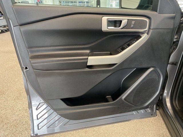 Used 2022 Ford Explorer XLT image 30