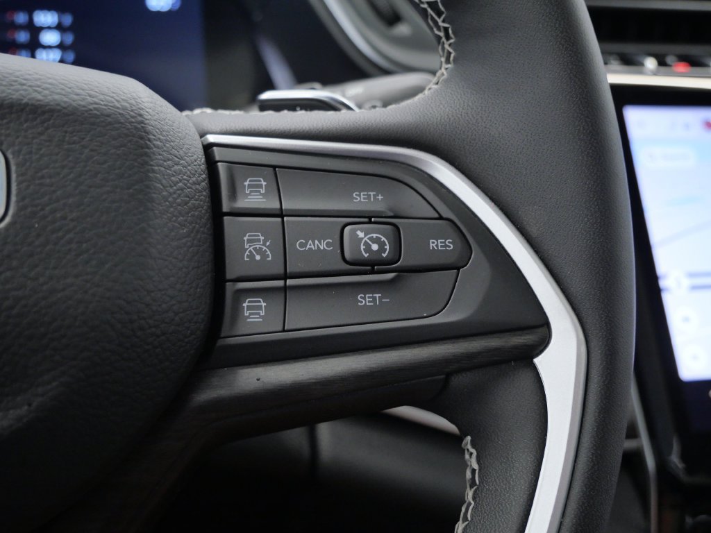 Used 2023 Jeep Grand Cherokee Limited AWD/4WD image 22