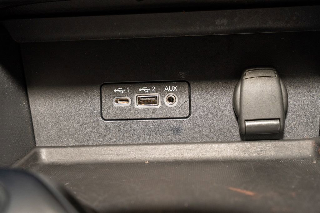 Certified 2022 Nissan Sentra SR w/ Midnight Edition image 14