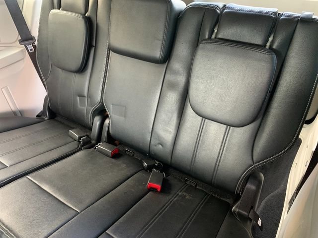 Used 2015 Chrysler Town & Country Touring FWD image 19