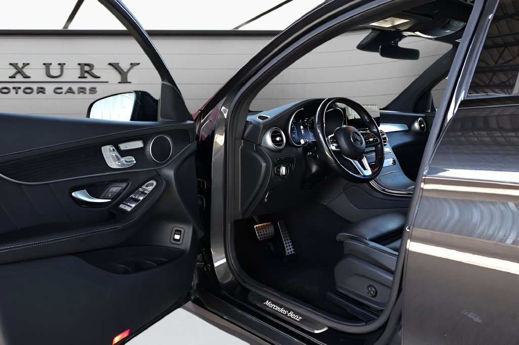 Used 2022 Mercedes-Benz GLC 300 4MATIC Coupe image 33