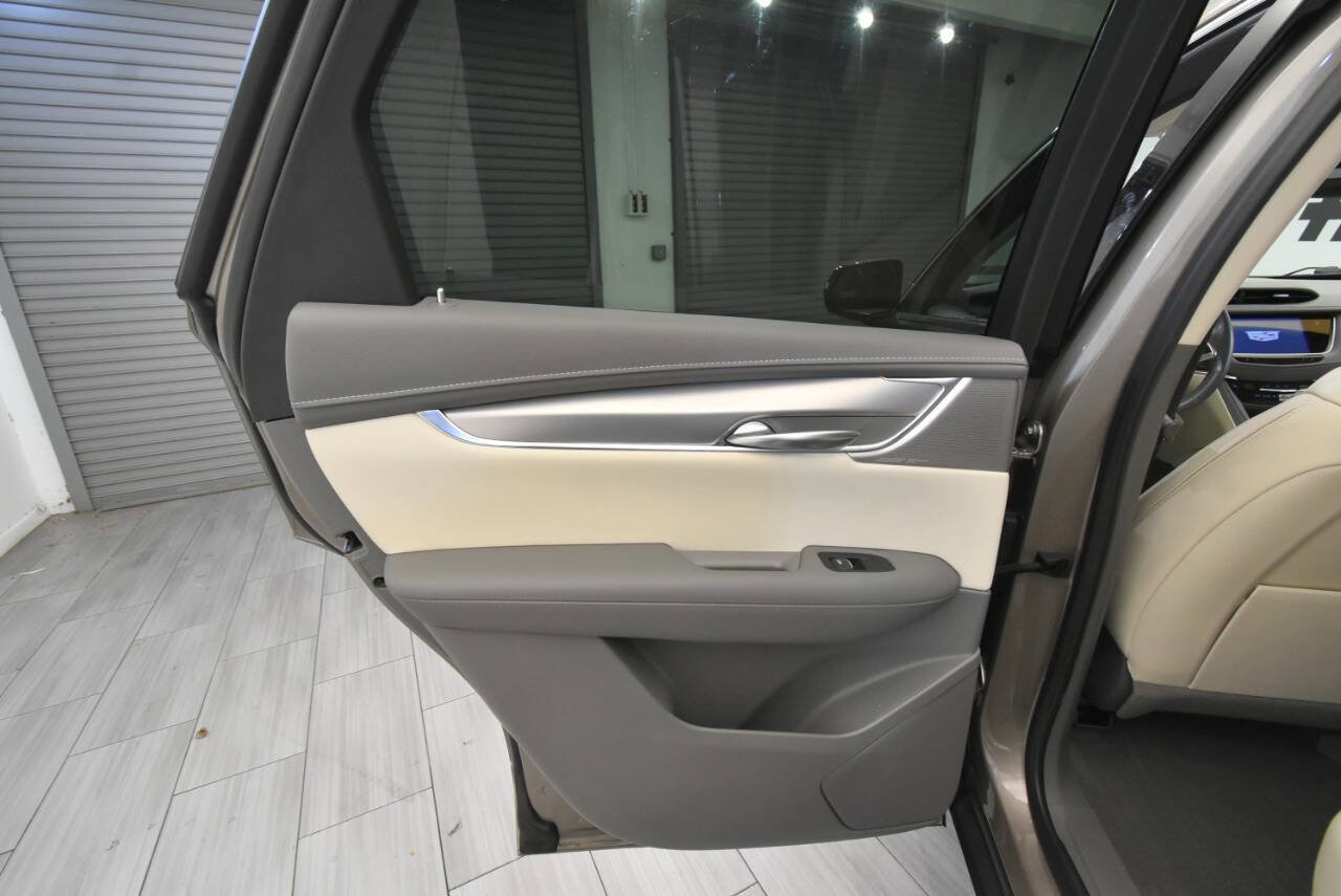 Used 2023 Cadillac XT5 Premium Luxury w/ Technology Package AWD/4WD image 15