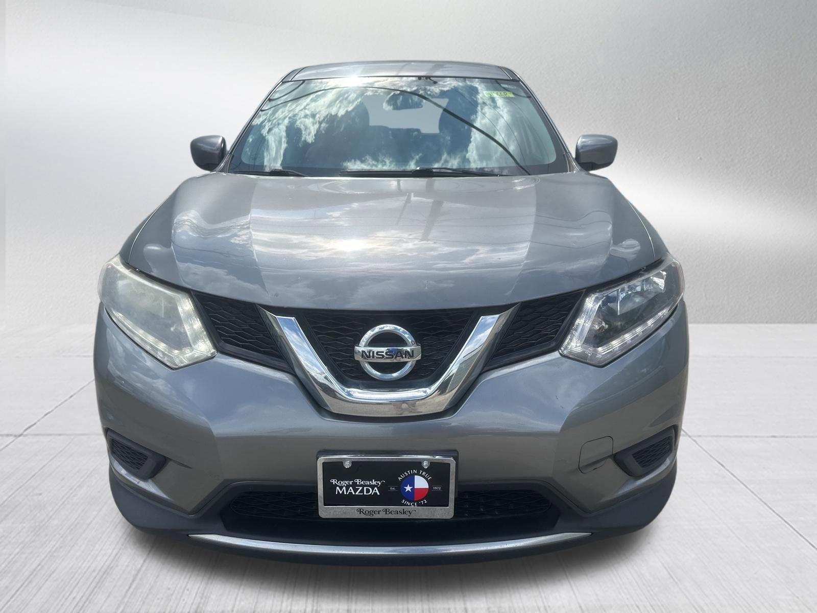 Used 2016 Nissan Rogue S image 2