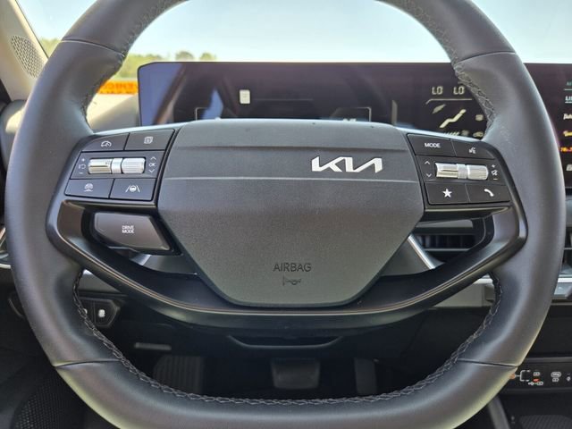 Used 2025 Kia K4 EX image 29