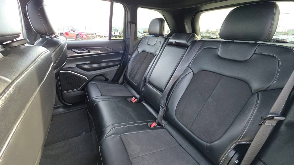 Used 2022 Jeep Grand Cherokee Altitude image 18