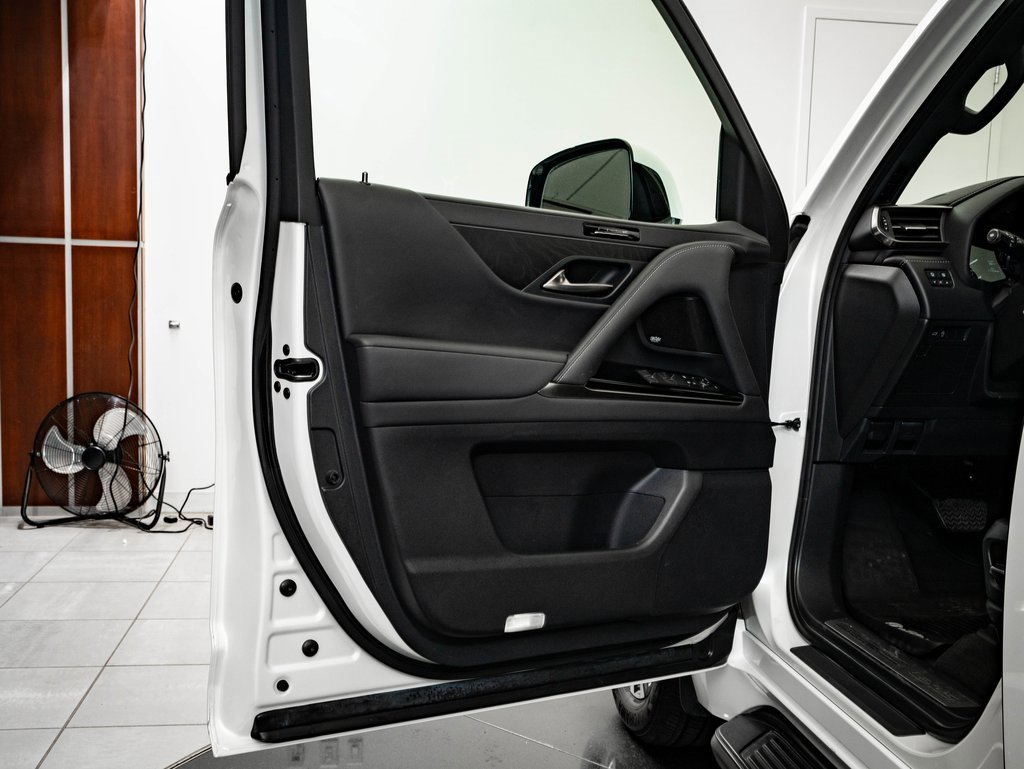 Used 2024 Lexus LX 600 4WD w/ Interior Upgrade Package image 29