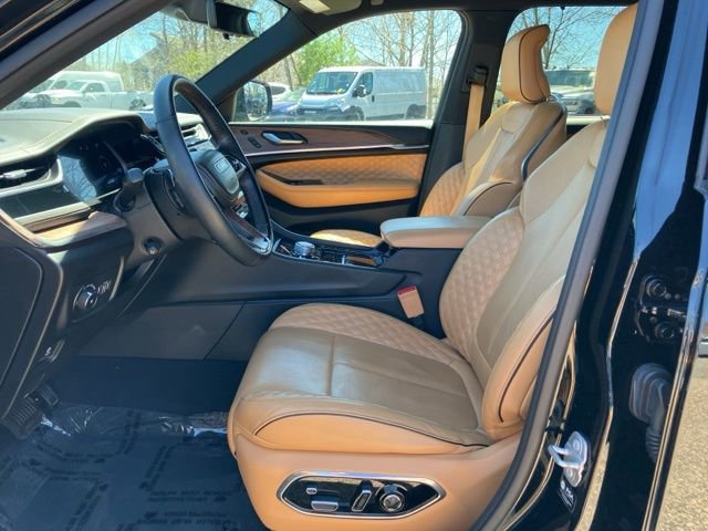 Used 2023 Jeep Grand Cherokee L Summit w/ Advanced Protech Group IV AWD/4WD image 21