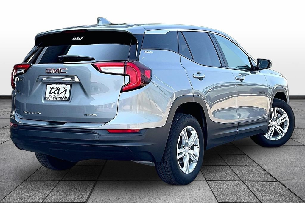 Used 2024 GMC Terrain SLE AWD/4WD image 13