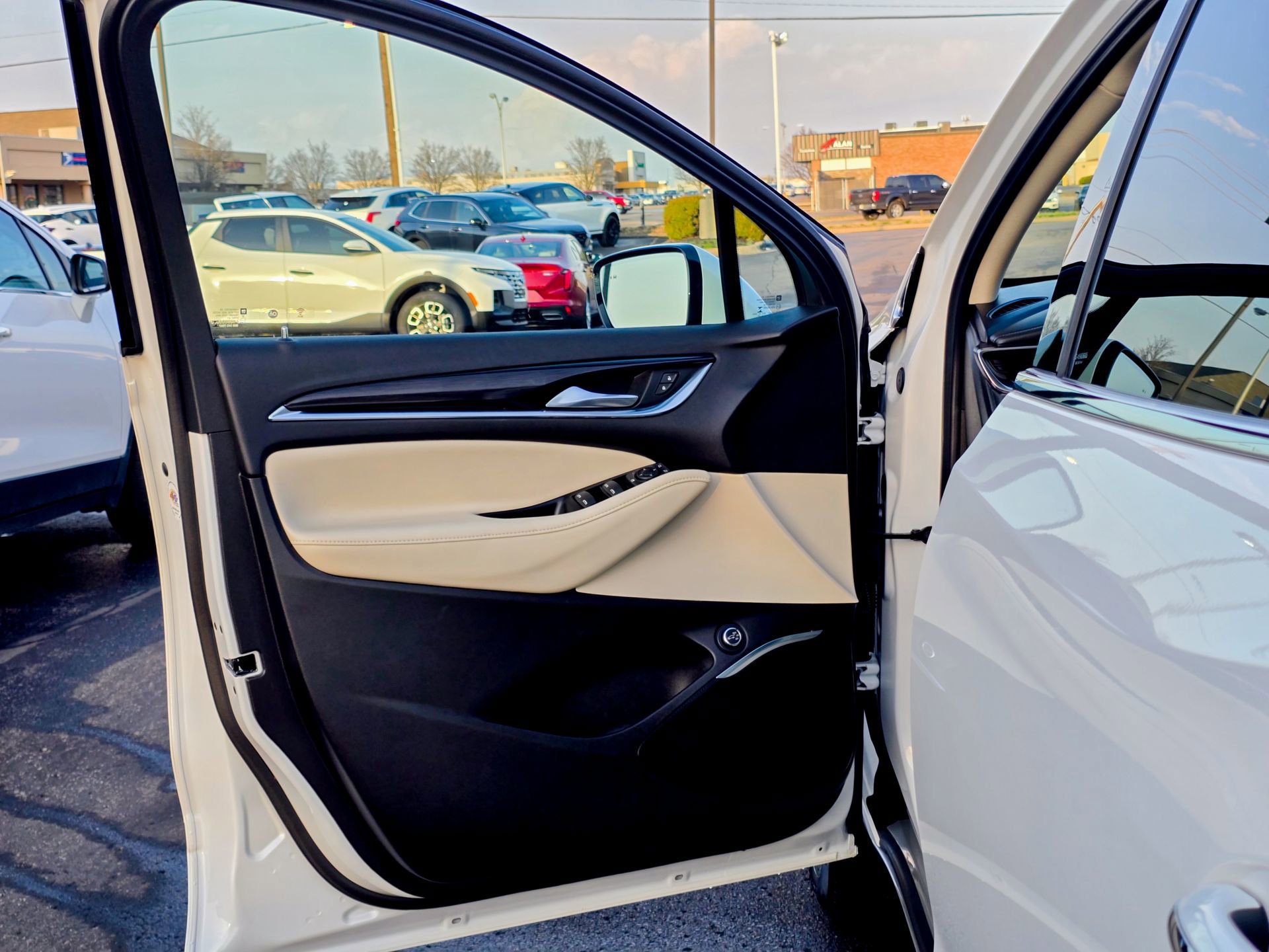 Used 2022 Buick Enclave Essence w/ Experience Buick Package image 27