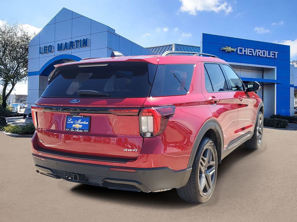 Used 2025 Ford Explorer ST-Line w/ ST-Line Street Pack image 3