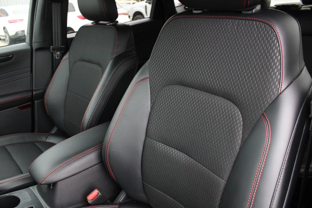 Used 2025 Ford Escape ST-Line w/ Tech Pack #1 AWD/4WD image 5